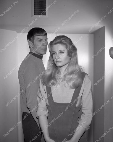 Leonard Nimoy Jill Ireland original TV Star Trek show 45bx05-163