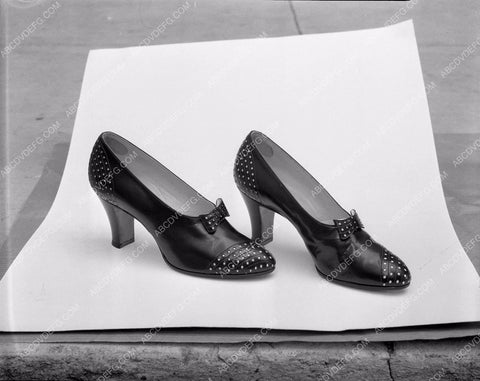 Sally Eilers shoes gives fashion tour of home for Look Magazine 45bx05-60
