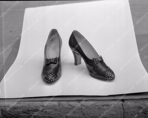 Sally Eilers shoes gives fashion tour of home for Look Magazine 45bx05-62