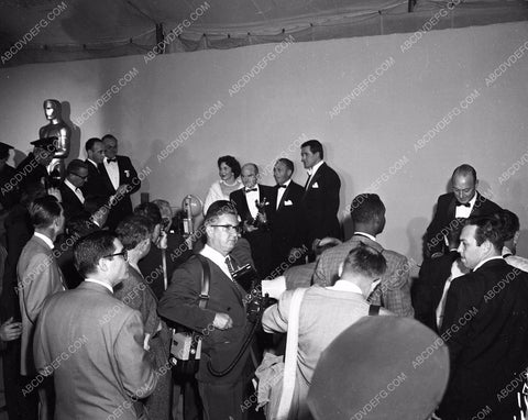 1957 Oscars Rock Hudson Jennifer Jones press Academy Awards 45bx05-78