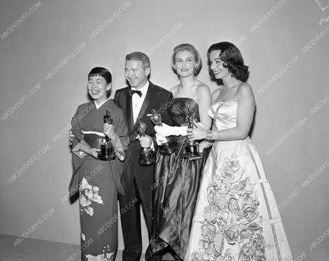 1957 oscars Joanne Woodward Red Buttons Academy Awards 45bx05-80