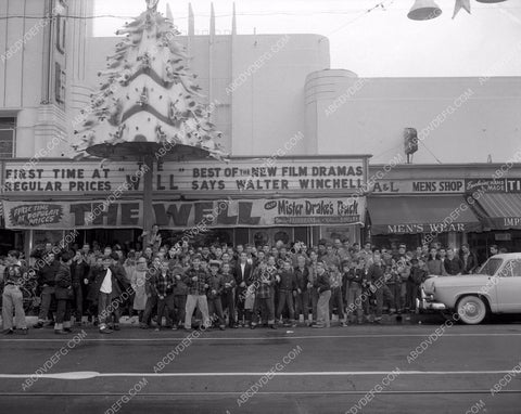 historic Los Angeles theatre front showing film noir The Well 45bx06-016