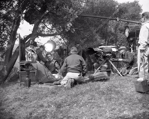 Richard Todd Bette Davis behind scenes film The Virgin Queen 45bx06-147
