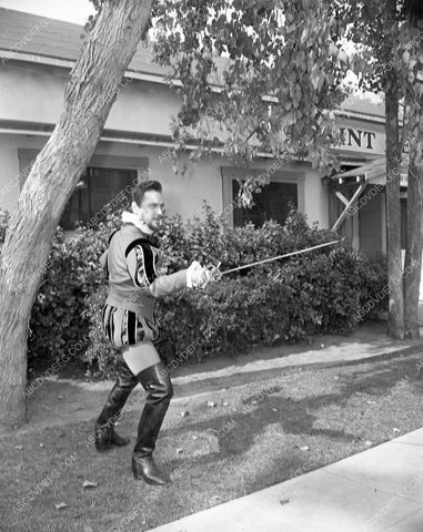 Richard Todd practices fencing at 20th Century Fox Studios 45bx06-156