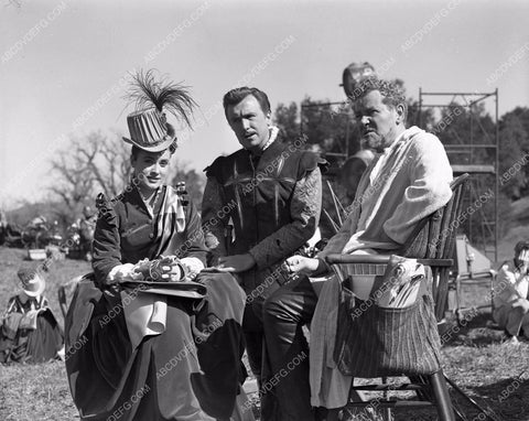 Joan Collins Richard Todd Herbert Marshall behind scenes Virgin Queen 45bx06-241