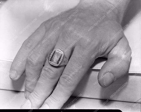 WW II artifact Nazi ring with protruding daggers release 45bx06-292
