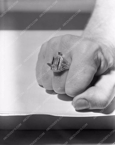 WW II artifact Nazi ring with protruding daggers release 45bx06-293