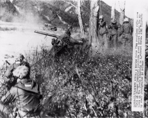 news photo Korean War Marines and artillery shell Chinese near Kotori 45bx06-308