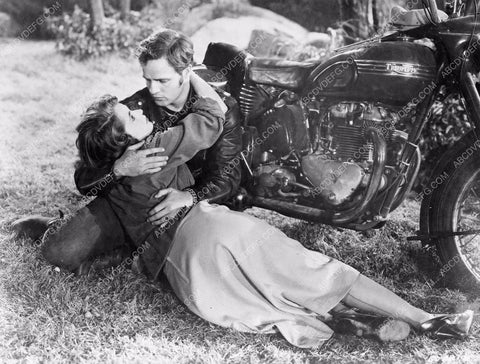 Marlon Brando Mary Murphy film The Wild One 45bx06-350