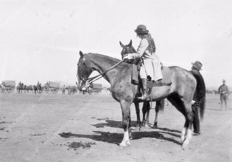 Mary Pickford at honorary ceremony w marines WWI 45bx07-021