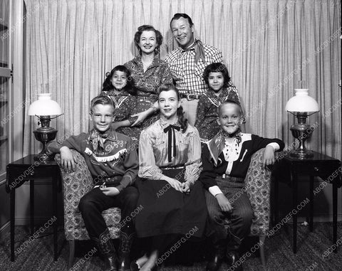 Roy Rogers Dale Evans & family at home 45bx07-052