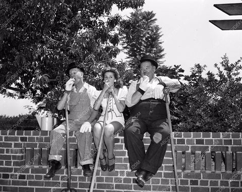 candid Stan Laurel Oliver Hardy tend garden at home in backyard 45bx08-292