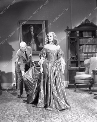 Rene Hubert Peggy Cummins behind the scenes Forever Amber 45fa-102