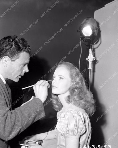 Peggy Cummins makeup touch up film Forever Amber 45fa-14