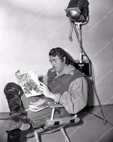 Glenn Langan relaxes between takes of film Forever Amber 45fa-28