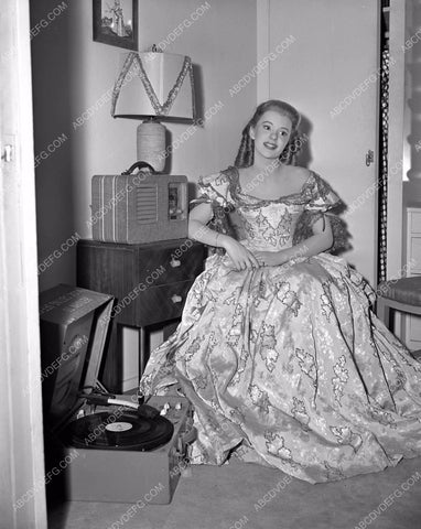 Peggy Cummins behind the scenes film Forever Amber 45fa-36