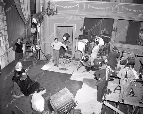 Peggy Cummins behind the scenes film Forever Amber 45fa-37