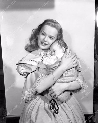 Peggy Cummins behind the scenes film Forever Amber 45fa-39