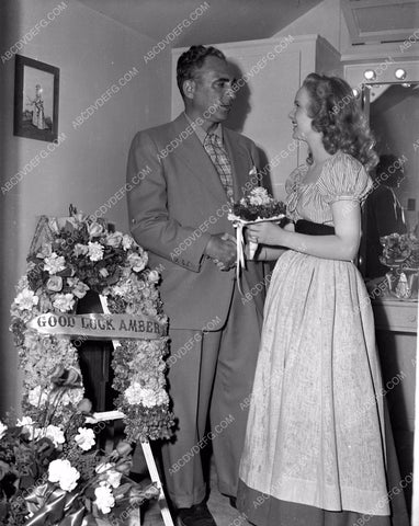 Peggy Cummins behind the scenes film Forever Amber 45fa-43