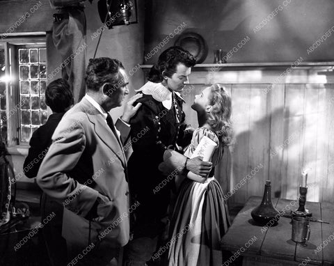 Cornel Wilde Peggy Cummins behind the scenes film Forever Amber 45fa-50