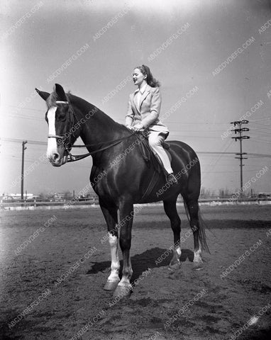 Peggy Cummins on horseback 20th Century Fox Backlot Forever Amber 45fa-97