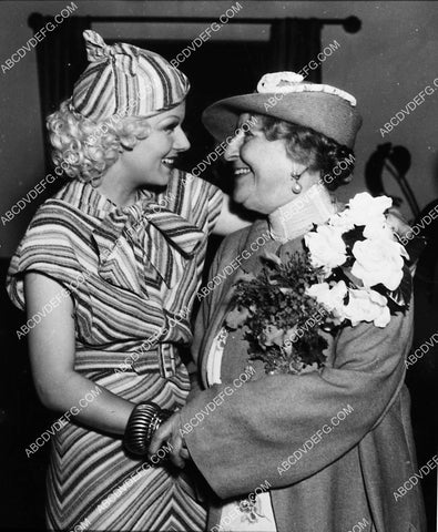 candid Jean Harlow with her mother maybe 4722-19