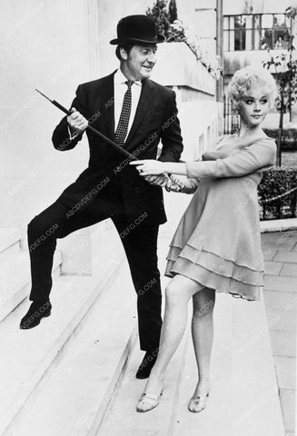 TV The Avengers Patrick MacNee and very cute Linda Thorson 4896-35