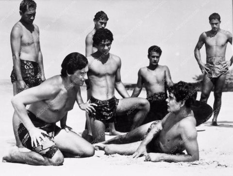 shirtless Jeff Chandler Louis Jourdan film Bird of Paradise 4935-21