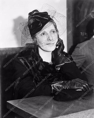 news photo Aimee Semple McPherson in court 4b09-080