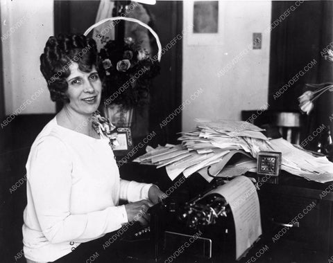 news photo Aimee Semple McPherson in her office at typewriter 4b09-082