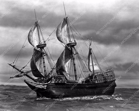 nautical Galleon sail ship on the high seas 4b09-231