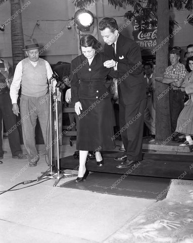 Donald O'Connor & mother hands in cement Grauman's Chinese Theat 4b09-260