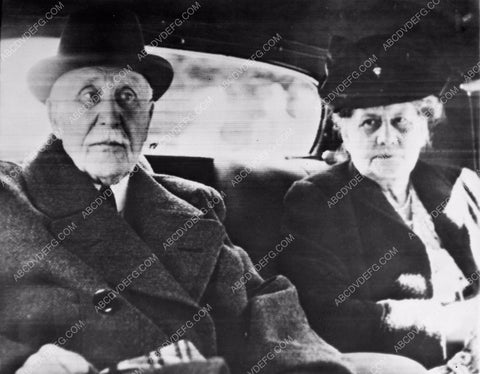 news photo WWI French war hero Marshal Henri Petain and wife 4b09-294