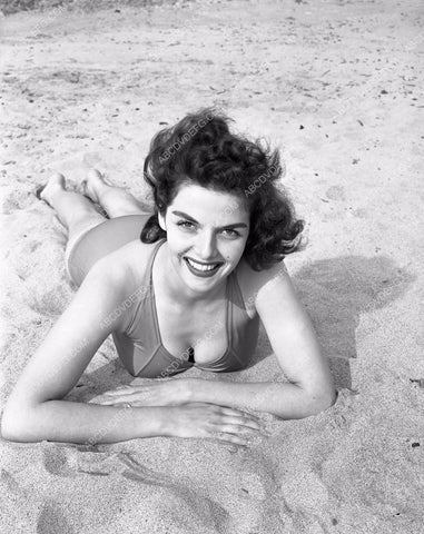 Jane Russell pinup cheesecake model 1950's style on the beach 4b09-304