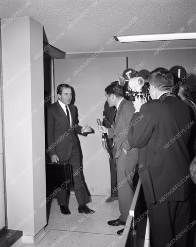 presidential candidate Richard Nixon wife arrive LAX 4b09-310