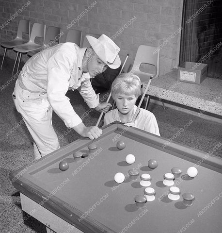 Chris Mitchum and babe enjoy game of snooker 4b09-410