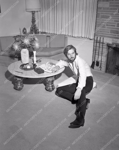 John Drew Barrymore Jr. at home 4b09-487