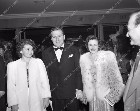 William Bendix wife & daughter attend film premiere candid Hollywood 4b09-508