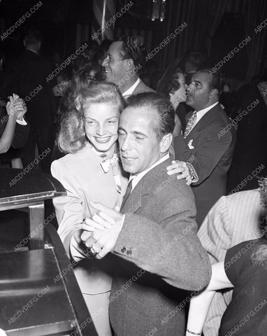news photo candid Hollywood Humphrey Bogart Lauren Bacall out dining 4b09-565