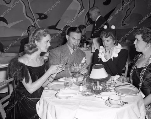 George Burns Gracie Allen dining with friends 4b09-634
