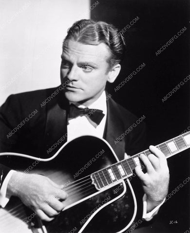 James Cagney strumming a guitar 4b10-007