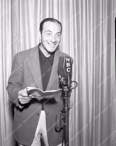 Ricardo Cortez at the NBC radio microphone 4b10-108