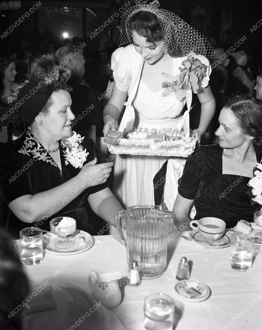 Kathryn Grayson ? At Hollywood dinner candid news photo 4b10-377