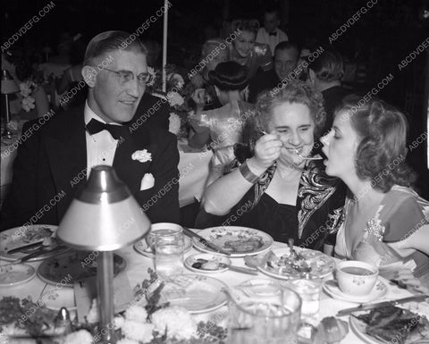 Judy Garland and her parents ? At Hollywood dinner party 4b10-386