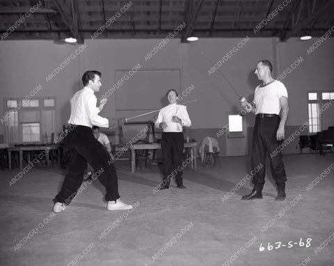 Cornel Wilde teaches fencing at Columbia Studios 4b10-487