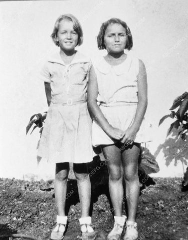 Marilyn Monroe as a child w her sister I think 5073-27