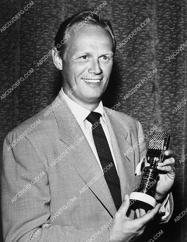 Richard Widmark gets Golden Mike Award 5096-27