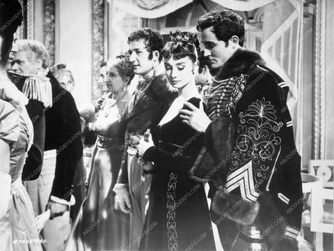 Audrey Hepburn Henry Fonda Vittorio Gassman cast film War & Peace 5189-14