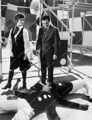 Linda Thorson Patrick Macnee TV The Avengers 5189-25