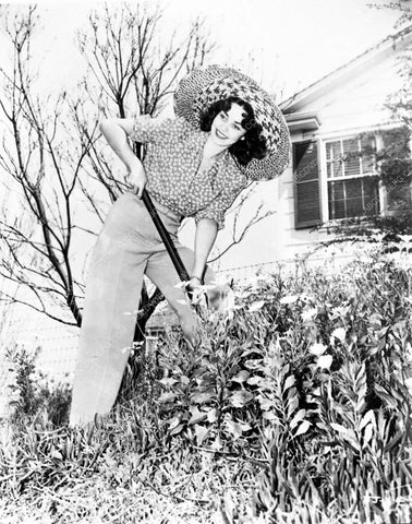 Jennifer Jones candid gardening 5193-07
